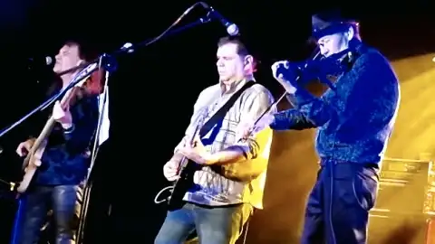 Com banda afiada, David Cross mantém viva a chama do King Crimson em show em São Paulo