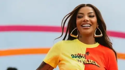 Ludmilla rebate deboche de internauta sobre seu inglês em show: "300 mil dólares na conta"