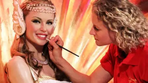 Estátua de cera de Kylie Minogue é apresentada na Austrália