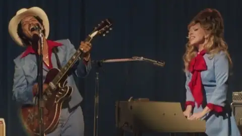 "Die With A Smile", de Bruno Mars e Lady Gaga, é eleita a canção mais tocada do ano no Youtube