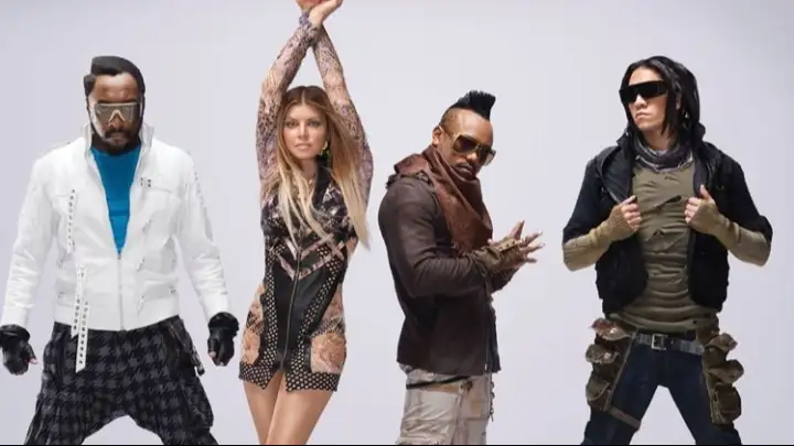Fergie no palco com Black Eyed Peas no AMAs 2026