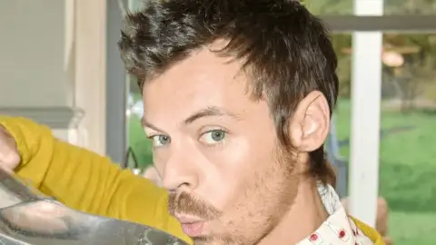 Harry Styles pousa no Brasil e a contagem para 4 noites no MorumBIS começou