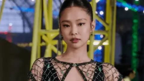 Jennie faz história no Hot 100 e iguala feito que só Rosé havia alcançado