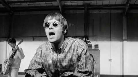 "Wonderwall", do Oasis, renasce nas paradas com a torcida inglesa cantando na Copa do Mundo