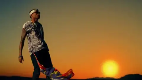 Chris Brown tem o Hot Spot mais clicado da semana com "Don't Wake Me Up"!