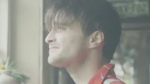 Daniel Radcliffe estrela clipe da dupla Slow Club