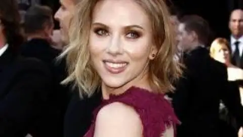 Scarlett Johansson volta a trabalhar na sua carreira musical