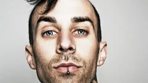 Travis, do Blink-182, gravará com Eminem e Snoop