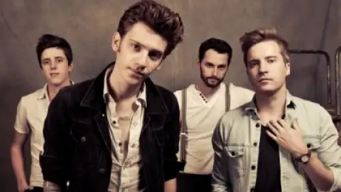 Confira "Whole Lotta You", clipe inédito da banda A Rocket To The Moon
