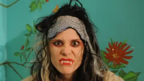 Kate Nash lança clipe especial de Halloween