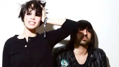 Crystal Castles, uma das atrações do Lollapalooza, lança novo clipe