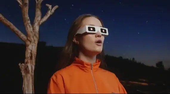 Ouça a nova música, "Two Years", com letra e tradução!